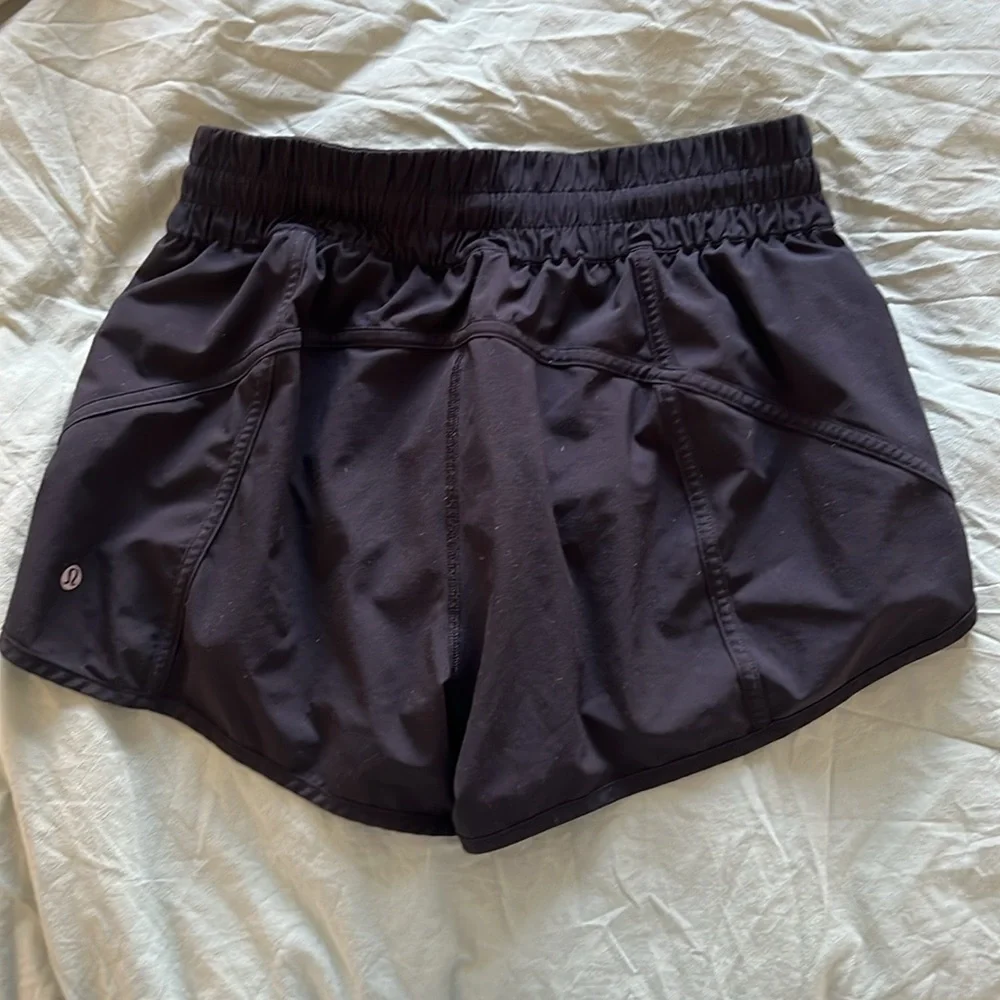 Lululemon Tracker Low-Rise Lined Short 4” black sz 8 - Picture 2 of 4